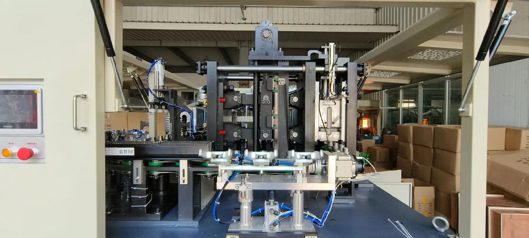 專業生產廠家 一出三2升全高配PET吹瓶機引領機械設備新潮流